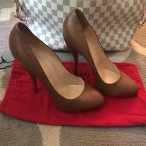 Brown Christian Louboutin shoes size 39